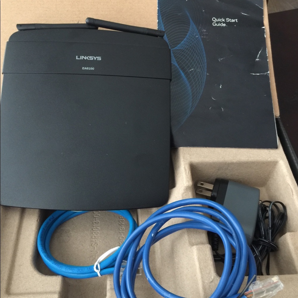 Linksys AC1200 Router - Picture 3 of 3